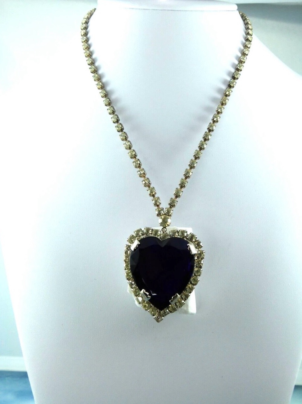 Vintage Titanic Style
Sapphire Blue Pendant
Necklace With Rhinestone
Chain